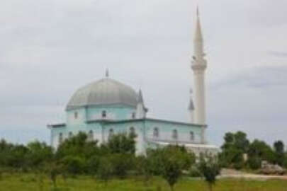 Sak'ta kundaklanan cami onarımdan sonra hizmete açıldı