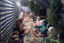 Canköy camisinde iftar yemeği