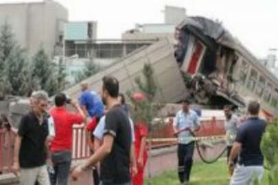 Türkiye'de yolcu treni ile yük treni çarpıştı: 1 yaralı