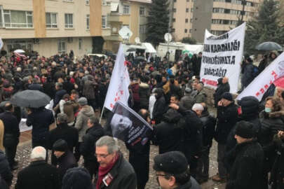 Uğur Mumcu, evinin önünde gerçekleştirilen törenle anıldı