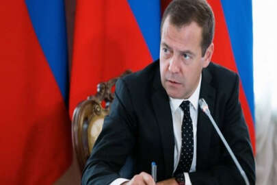 Rusya Başbakanı Medvedev: "ABD'yle aramızda savaş çıkabilir"