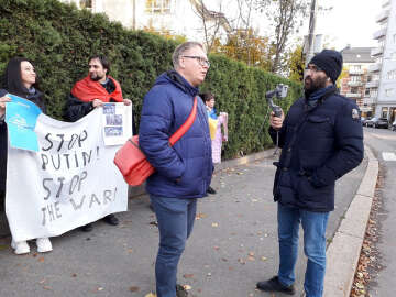 Rusya'nın Oslo Büyükelçiliği önünde Lavrov protesto edildi