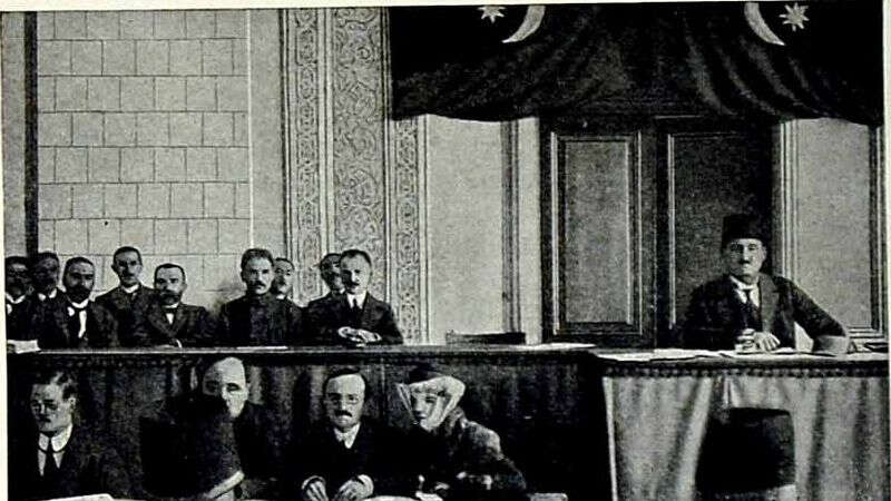 Azerbaycan Halk Cumhuriyeti yüz yıl önce kurulmuştu