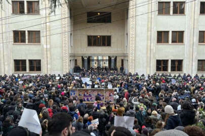 Gürcistan Parlamentosunda vekiller arasında kavga çıktı