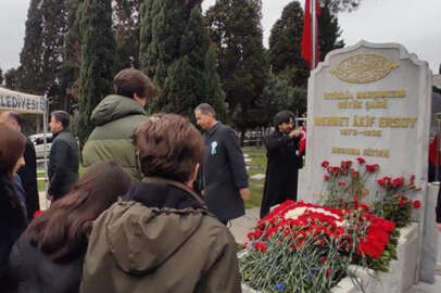 Mehmet Akif Ersoy, İstiklal Marşı'nın kabulünün 102. yılında kabri başında anıldı