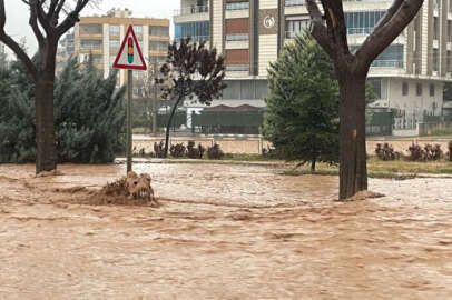 Şanlıurfa sele teslim oldu: Çadırlar su altında kaldı!