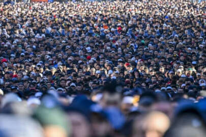 Bayram namazı kılanları eleştiren Ruslardan İslam düşmanlığı!