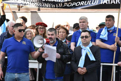 Romanya Kırım Tatarlarından sürgünün 79. yılında Rus Konsolosluğu önünde protesto gösterisi