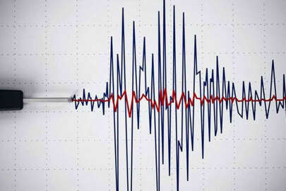 Adana'da 4.9 büyüklüğünde deprem paniğe neden oldu