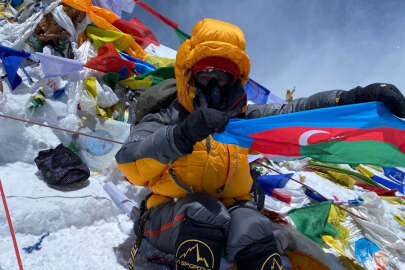 Azerbaycan Türkü Ukrayna vatandaşı kadın Everest'e tırmandı