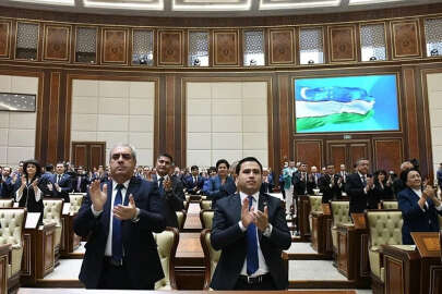 Özbekistan'da bakanlık ve resmi daire sayısı  düşürülecek!