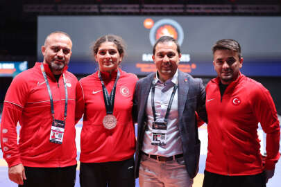 Kırgızistan'da Türk milli güreşçilerden madalya başarısı