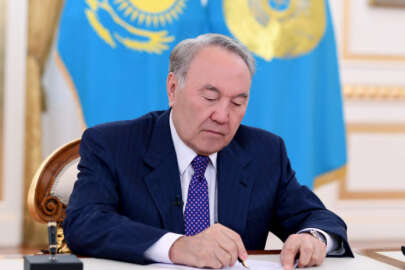 Kazakistan'da Nazarbayev'e hakaret suç sayılmayacak!