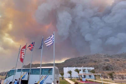 Rodos'ta çıkan yangından dolayı 40 bin kişi tahliye edildi