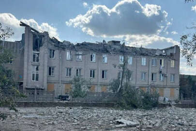 İşgalci Rusya, Herson'da güdümlü bomba ile hastaneyi vurdu!