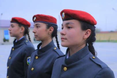 Özbekistan'da kadın subaylar yetiştirilecek