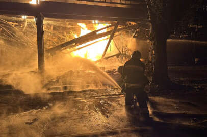 Rusya, Ukrayna'da bir petrol rafinerisini vurdu