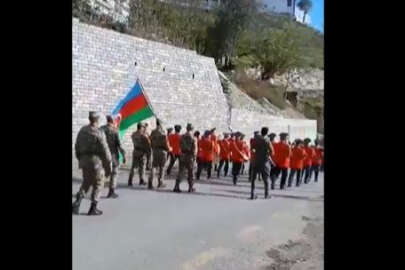 Azerbaycan ordusu, Mehter Marşı eşliğinde Laçın'da bayrak töreni düzenledi