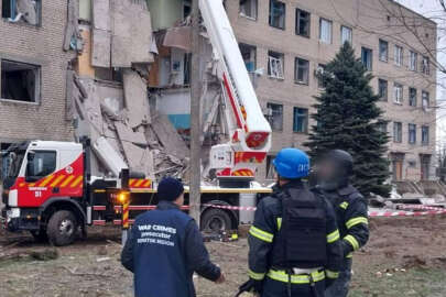 İşgalci Rusya, Donetsk bölgesinde bir hastaneyi füzeyle vurdu