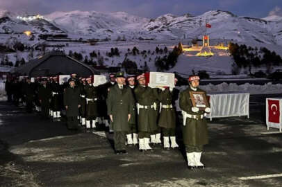 Pençe Kilit şehitleri için Hakkari'de tören yapıldı