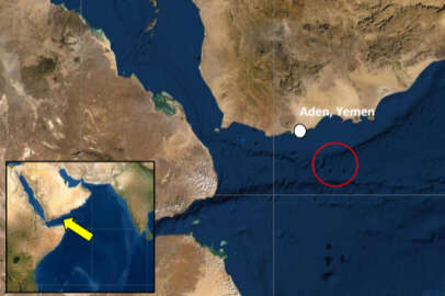Husiler, Yemen açıklarında ABD kargo gemisini vurdu