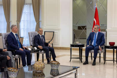 Dışişleri Bakanı Fidan Türkmen yetkililerle bir araya geldi