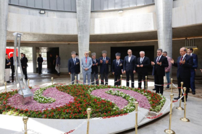 KKTC Cumhurbaşkanı Tatar, Süleyman Demirel Anıt Mezarı'nı ziyaret etti