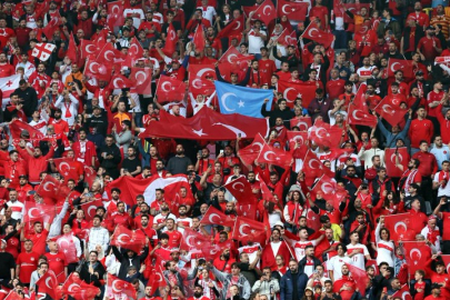 Türkiye-Gürcistan maçında Doğu Türkistan unutulmadı