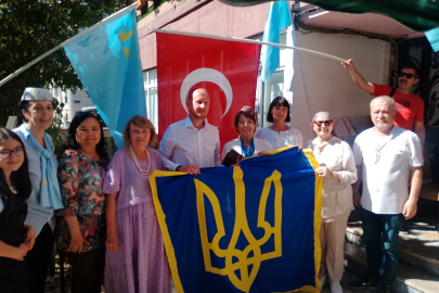 Kırım Derneği Gebze Şubesinde Safinar Cemil'in katılımıyla Kırım Tatar Millî Bayrak Günü kutlandı
