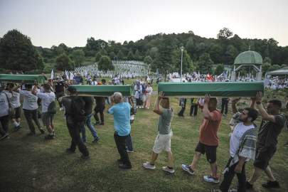 Srebrenitsa Soykırımı'nın 29. yılında yeni tespit edilen 14 şehit defnedildi