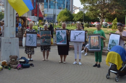 İşgalci Rusya'nın saldırıları İzmit'te protesto edildi