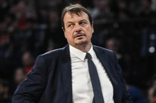 Ergin Ataman skandal "Kıbrıs" pankartı üzerine oyundan çıktı!