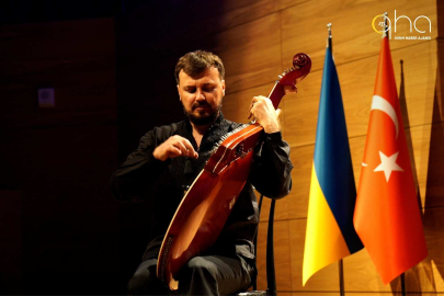 Kültür Yolu Festivali'nde Ukrayna'nın millî enstrümanı "bandura" katılımcıları büyüledi!