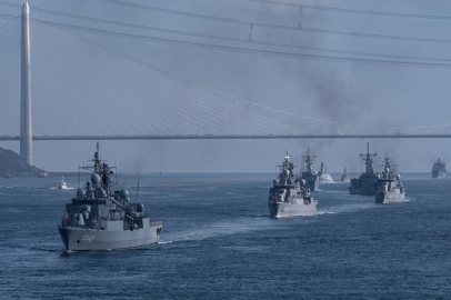 Türk donanması Preveze Deniz Zaferi'nin 486. yılında İstanbul Boğazı’ndan geçti