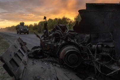 Kursk'taki "ölüm yolu" imha edilen Rus araçlarıyla dolu!