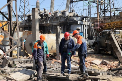 İşgalci Rusya'nın hedefi yine enerji tesisi  oldu!