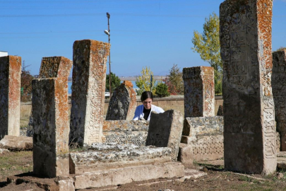 Türk tarihinin izleri ortaya çıkıyor: Van'da Selçuklu Mezarlığı