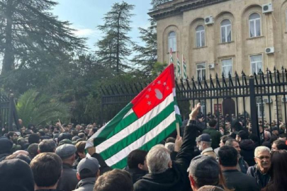 Protestolar yanıt verdi: Rus yanlısı Abhazya lideri istifa etti